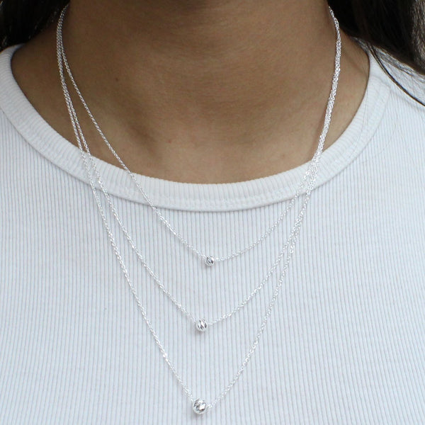 Collar con Esferas de Plata